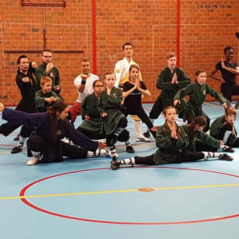 Chinese monnik Liu Peng op bezoek bij Kung Fu school in Almere
