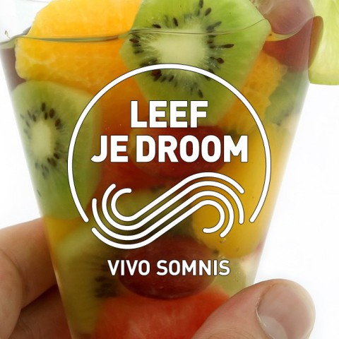 Vergeet vooral niet om je glas weer neer te zetten