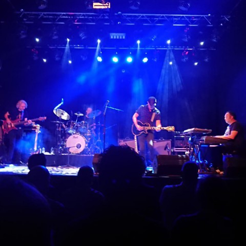 Jan Akkerman zet de tijd stil in Poppodium de Meester 