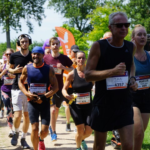 MS Motion Almere levert 30.735 euro op voor onderzoek naar MS