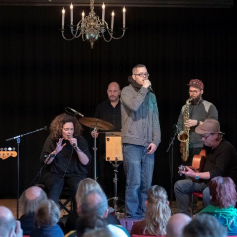 Caroline in't Veld en MC DRT brengen Almere naar Amsterdam