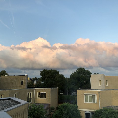 Zonnige perioden met nog kans op een laatste bui