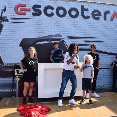 Eerste Europese NIU Superior Store onder grote belangstelling geopend in Almere