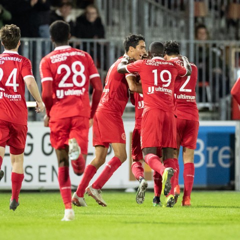 Almere City FC toont eenheid tegen FC Eindhoven