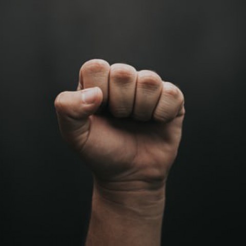 De Schoor protesteert tegen 'megabezuiniging' 