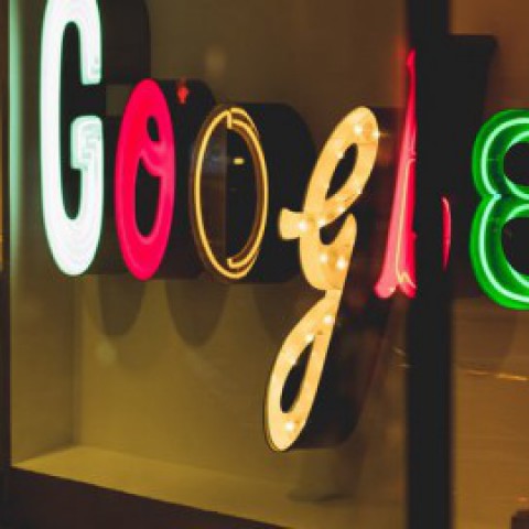 Nieuwe Google-app belt automatisch noodnummer bij auto-ongeluk
