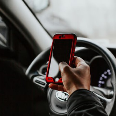 Extra controle op telefoongebruik achter het stuur 