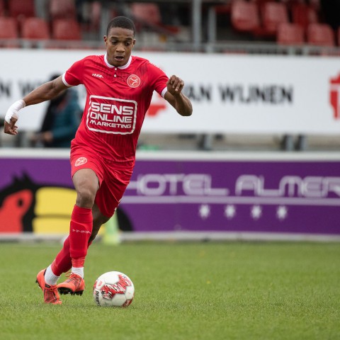 Jong Almere City FC in eigen huis tegen lijstaanvoerder