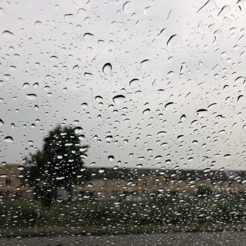 Wolken, wind en regen.
