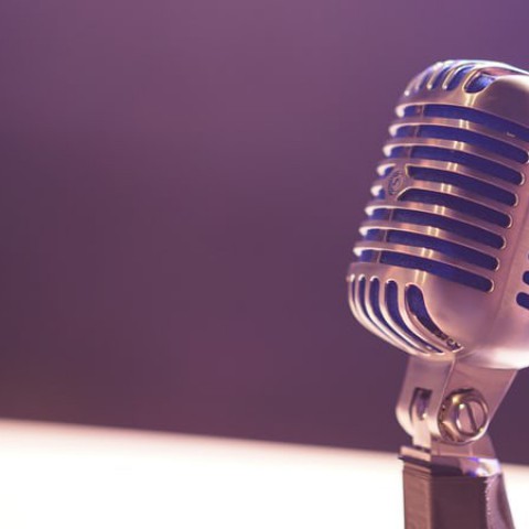 Diane en Danny verrast met voor hen geschreven lied