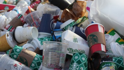 Burgemeester: afvalcontainers niet eerder afsluiten