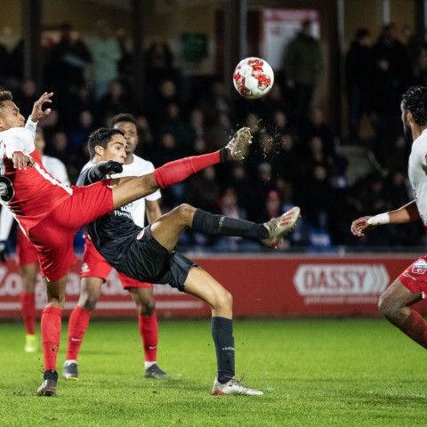 Tobiasen slikt nederlaag bij rentree als hoofdtrainer