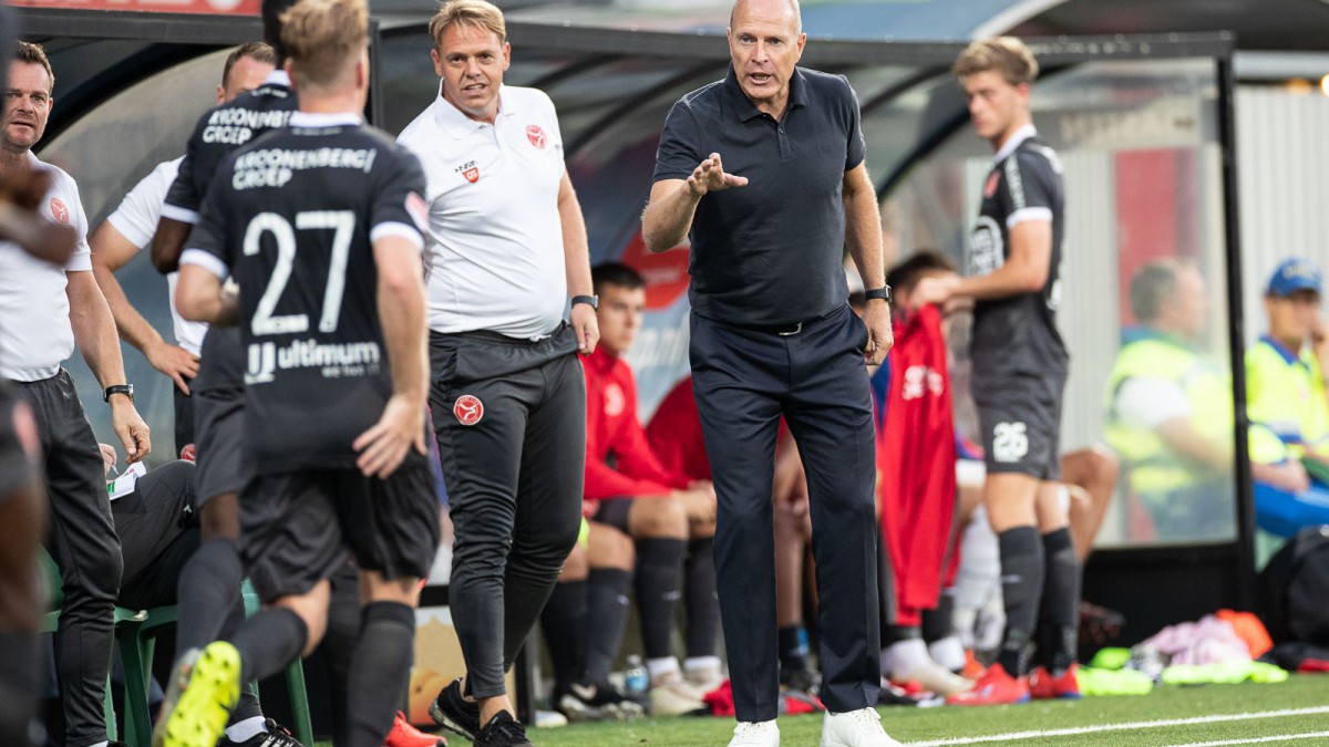 Almere City FC en hoofdtrainer Robert Molenaar scheiden wegen