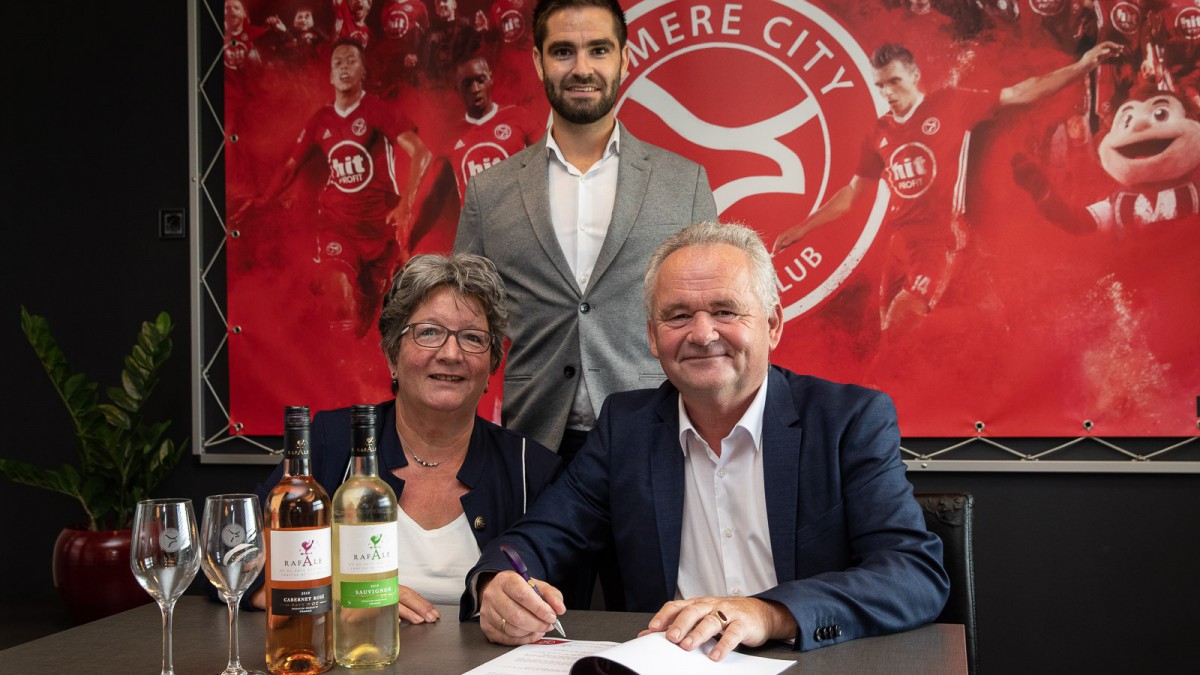 De Wijnkelder Almere proost op nieuw businessclub seizoen