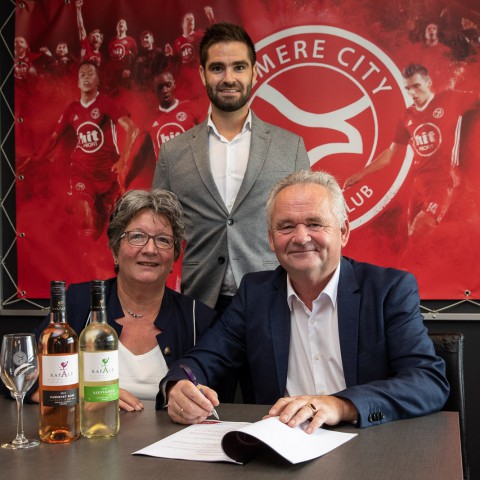 De Wijnkelder Almere proost op nieuw businessclub seizoen