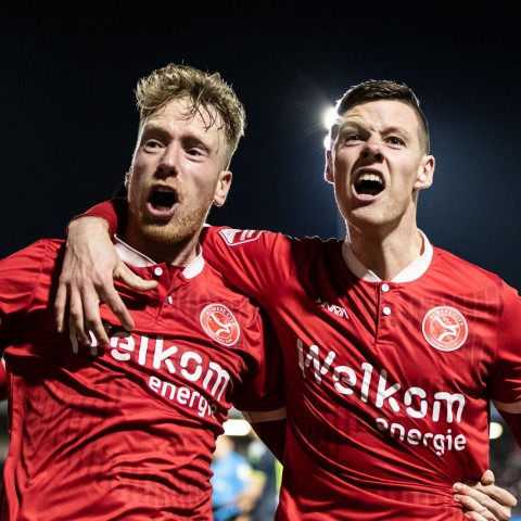 Almere City FC hecht team op Deadline Day