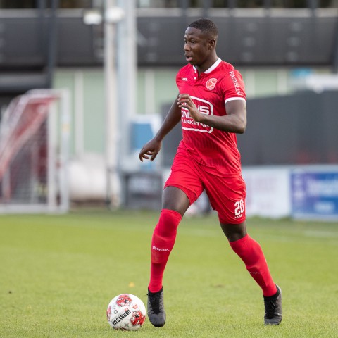 Jong Almere City FC overtuigt met 0-3 zege