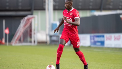 Jong Almere City FC overtuigt met 0-3 zege
