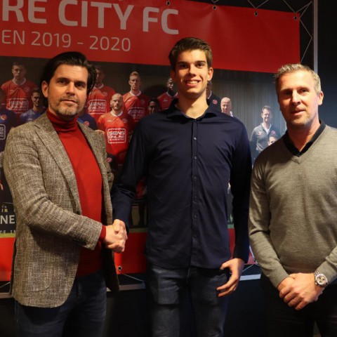 Stijn Keller tekent eerste profcontract