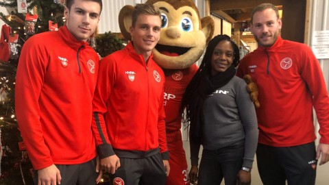 Almere City FC deelt voor kerst uit bij Voedselloket Almere