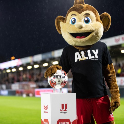 Ally de Aap werpt zich op als Paashaas