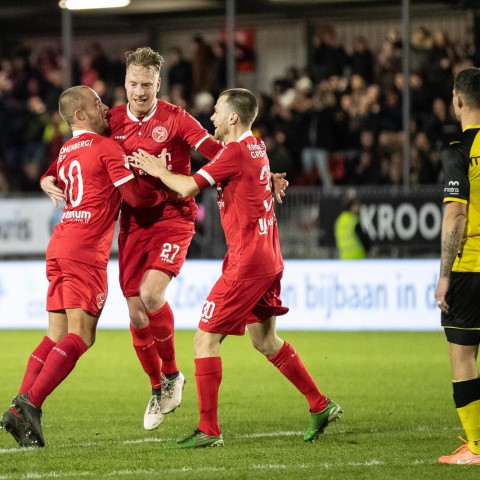 Almere City FC knallend het jaar uit met vuurpijl Loen