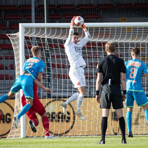 Almere City FC overleeft Volendamse schiettent