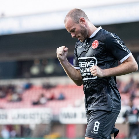 Tiental Almeerders voor elkaar door het vuur: 1-1
