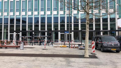 De bouw van het terras van Loetje Almere is in volle gang!