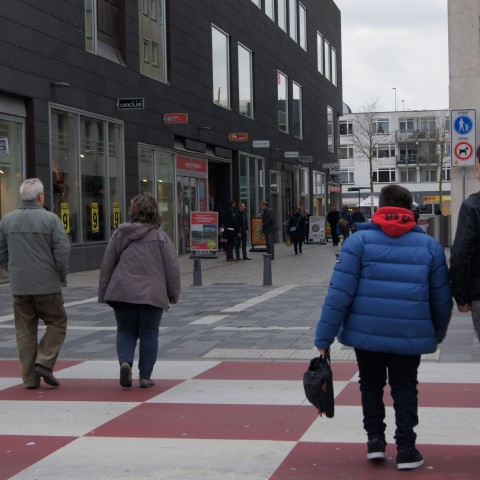 Ambulance bij Back Werk op Grote Markt in Almere-Stad