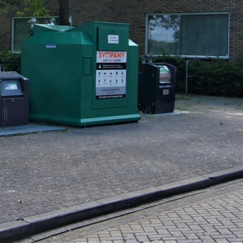 'Bedrijven dumpen bedrijfsafval in buurt'