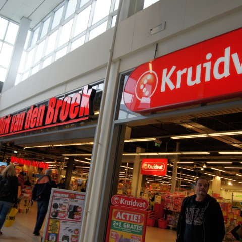Detailhandel zet ruim 2 procent meer om in april