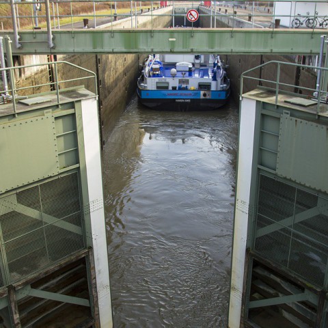 Storing sluizen en bruggen voorbij