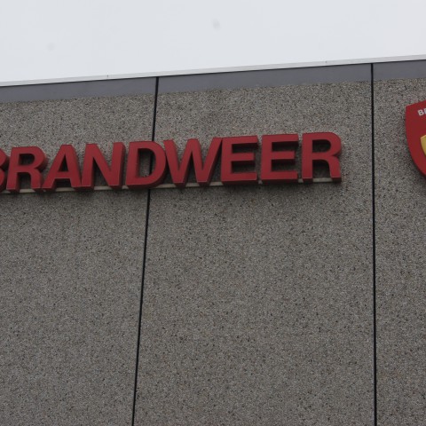 Neusje van de zalm voor brandweer Flevoland