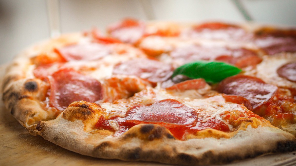 Domino's bakt 200 pizza's voor zorgverleners