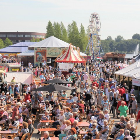Senioren feesten tegen zomereenzaamheid