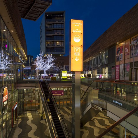 Architectuurwandeling door verlicht Almere Centrum