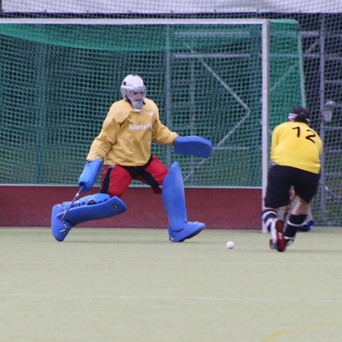 Dames Almeerse HC grijpen laatste strohalm