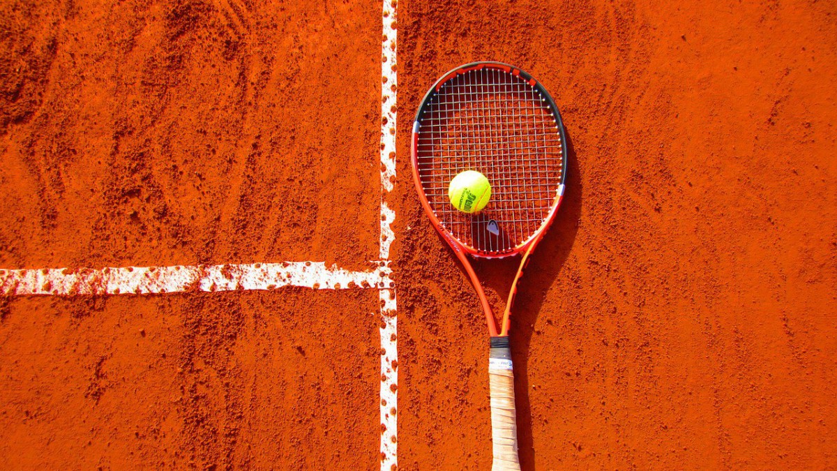 Petitie in Poort voor tennis- en padelbaan