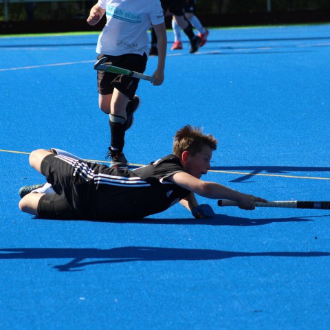 Almeerse Hockey Club geeft les tijdens lerarenstaking
