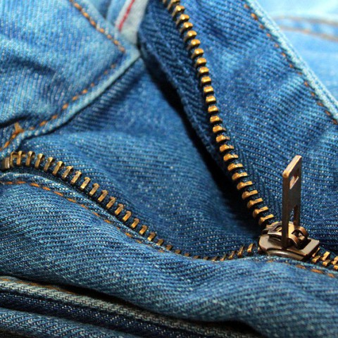 Damesdispuut Iuno Sofia doneert kleding aan Missie Gura!
