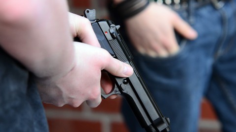 Jongens onder dreiging van pistool beroofd