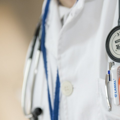 Provincieambtenaren bieden de zorg een helpende hand 