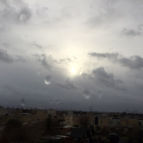 Zeer zacht, later op de dag regenachtig.