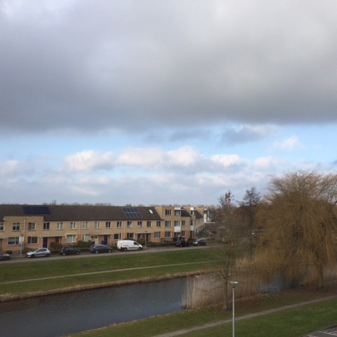 Minder wind met zon en wolken.