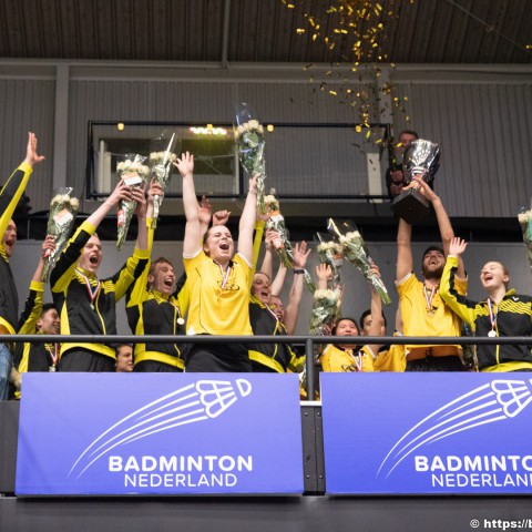 Badmintonners AviAir Almere schrijven historie met landstitel
