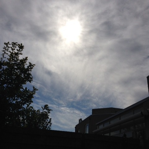 Zon en wolkenmix.