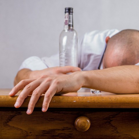 Alcoholenkelband landelijk ingevoerd 