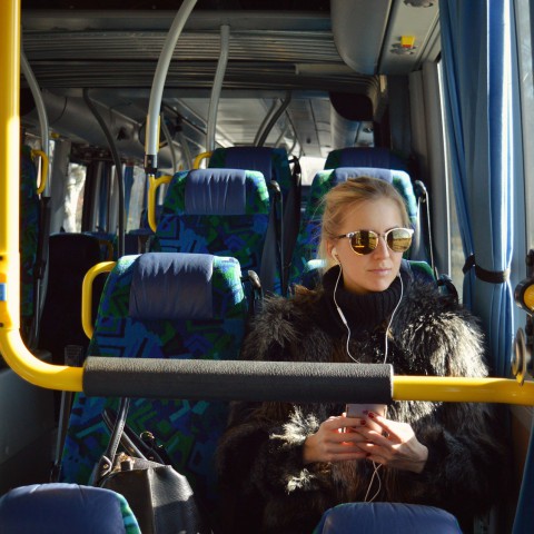 Onderzoek naar noodstop bus waarbij drie gewonden vielen