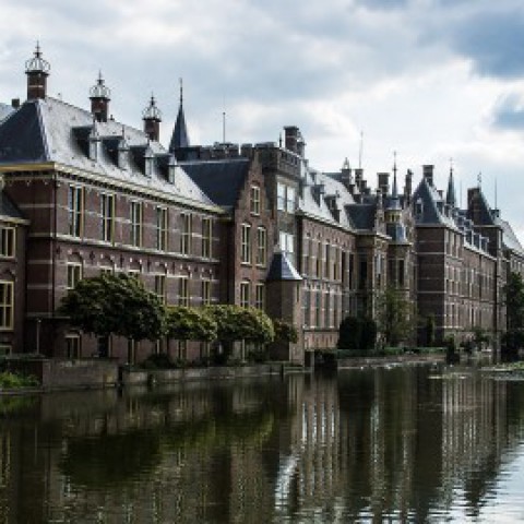 Minister van Rijn bedankt Duitsland voor hulp bij coronacrisis  